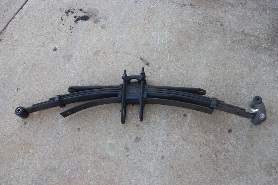 Ford F350 SD DRW 2011-2016 4x4 suspensión trasera izquierda resorte de hoja OEM Foto 1 de 4