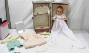 VINTAGE 11" VOGUE BABY DOLL DRINK & WET-SLEEP EYES GINNY -TRUNK/OUTFITS #12-5 - Picture 1 of 14