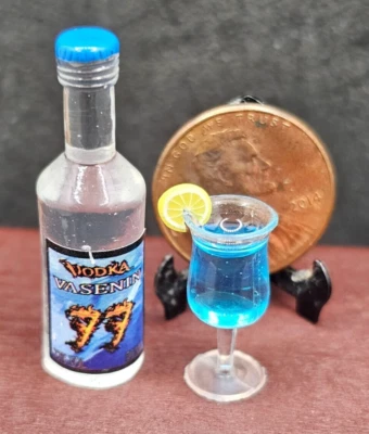 1 X Vaso Miniatura para Casa de Bonecas 77 Vodka & Drink in Glass Bar Prop 1:12 - Imagem 1 de 3