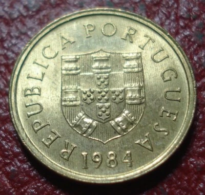 1984 PORTUGAL 1 ESCUDO IN UNCIRCULATED CONDITION - Image 1 of 2