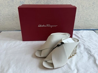 Salvatore Ferragamo Lasa 70 Cuero Blanco Esculpido Flor Bloque Tacón Mules $6.5 Foto 1 de 4