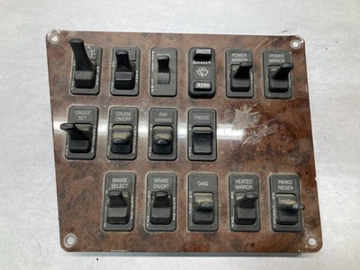 Painel de painel International 9900 SWITCH - Usado - Imagem 1 de 4