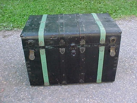 ANTIQUE METAL WOOD VICTORIAN TRUNK NICE ORIGINAL INTERIOR GOOD SOLID CONDITION Cover