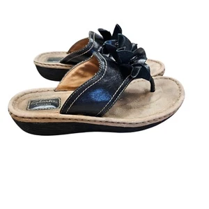 Clarks Artisan 3D Leather Flower Thong Sandals Comfort Slides Black Wedge Size 9 - Picture 1 of 12