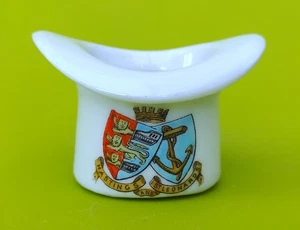 Crested China Hastings and St Leonards Coat of Arms Souvenir Top Hat - Picture 1 of 4