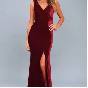 NWT Lulus Velvet Maroon Maxi Front Slit Sleeveless Dress XS - Picture 1 of 5