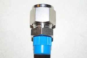 Superlok Male Connector 1/2 in. Tube OD x 1/4 in. Male NPT (SMC-8-4N-S316) - Picture 1 of 3