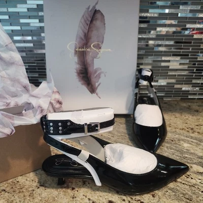 Sandália feminina Jessica Simpson (tamanho 6M) salto com tiras (preta/tachas metálicas) - Imagem 1 de 4