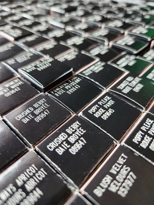 Lápiz labial semi brillante y semi mate en gel descontinuado MARY KAY. Nuevo en caja. Foto 1 de 4