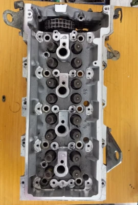 Mercedes-Benz Sprinter 3 5-T van 2016 201770 cylinder head r. A6460101420 - image 1 of 4