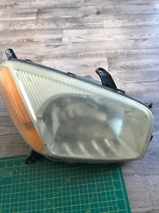 01-03 rav4 right side headlight - Picture 1 of 4