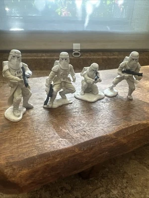 Conjunto de 4 bonecos Star Wars Snowtrooper Miniature Hoth 2006 LFL - Imagem 1 de 4