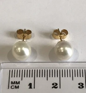 18ct Gold 8mm Cultured Pearl Stud Earrings New - Picture 1 of 3