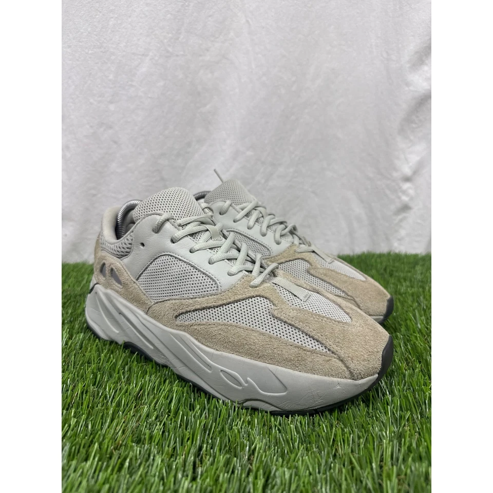 Talla 8.5 - 2019 PAR Zapatillas Adidas Yeezy Boost 700 Salt Foto 1 de 4