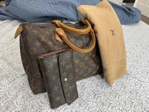 Louis Vuitton Speedy 35 in Monogram Leather with Lock Hardware + Matching wallet - Picture 1 of 8