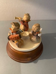 ADORABLE BOITE À MUSIQUE GOEBEL HUMMEL EN PORCELAINE "ENFANTS MUSICIENS " - Photo 1/13