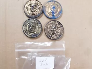 "POGS/MILKCAPS ""UNIVERSAL STUDIOS MONSTERS"" SLAMMERS PLASTICA (4) DIFF. FRONTE ORO - Foto 1 di 2