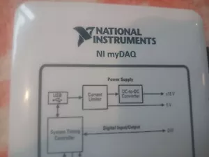 National Instruments NI MyDAQ Juego de estudiantes con cable + bloque de terminales de tornillo - Imagen 1 de 4