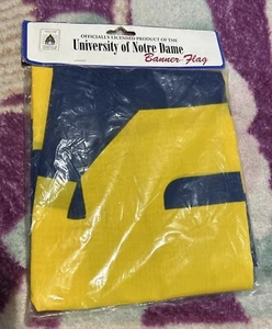 Vintage 1994 Notre Dame Fighting Irish Blue & Gold 29"X41.5" BANNER FLAG NIP🔥 - Bild 1 von 5