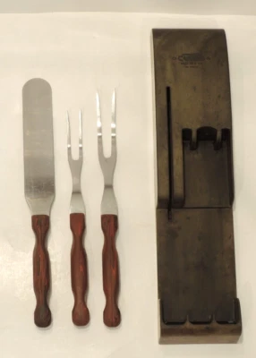 Soporte de pared para utensilios CUTCO de colección y 2 tenedores para tallar/servir y un esparcidor Foto 1 de 4