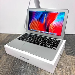Apple MacBook Air 11 inch Laptop / Intel Core / 128GB SSD / Warranty - Afbeelding 1 van 16
