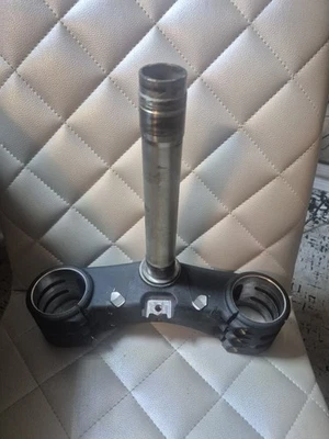 Ducati Panigale 1299 1299S 2015-2019 abrazadera de árbol triple inferior OEM 34230681A Foto 1 de 4