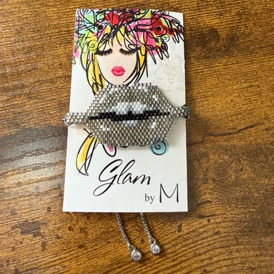 Pulsera Labial Glam by M Con Cuentas Tono Plata Cadena Estrás Dije Twee Ajustable Foto 1 de 4