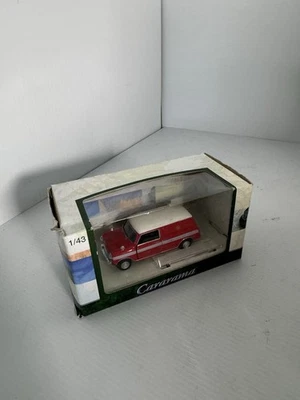 un modelo fundido a presión Cararama escala 1:43 de una mini furgoneta panel Foto 1 de 2