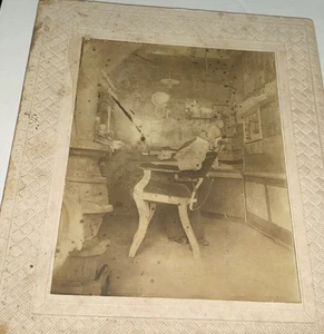Raro Antiguo Barbero Americano Ocupacional Divertido Bigote Hombre Gabinete Tarjeta Foto - Imagen 1 de 5