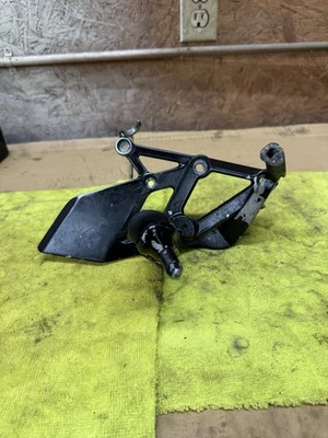 Honda CBR600F2 1992 OEM juego trasero derecho estriba conductor reposapiés tope Foto 1 de 4