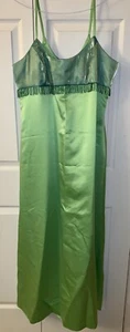 Schönes Ballkleid limettengrün Handarbeit Größe L einmal getragen - Bild 1 von 8