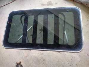 OEM Sunroof Glass Suburban Tahoe Yukon Avalanche Escalade 15008766 4 Bolt - Picture 1 of 14