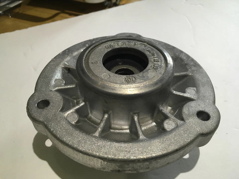 BMW OEM 09-12 750Li suspensión delantera-montaje puntal 31306795081 PIEZA DE DISTRIBUIDOR Foto 1 de 1