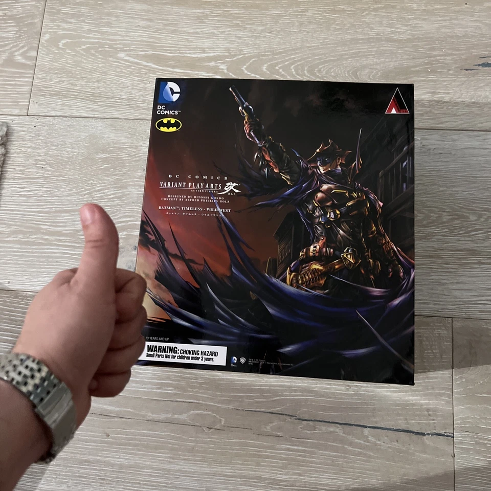 Figura de acción DC Comics: Batman Timeless Wild West Play Arts Kai Foto 1 de 4