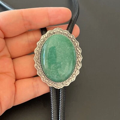 Collar de boda con base de encaje plateado piedra de jade verde pálido para hombre Bolo lazo cuerda encerada Foto 1 de 4