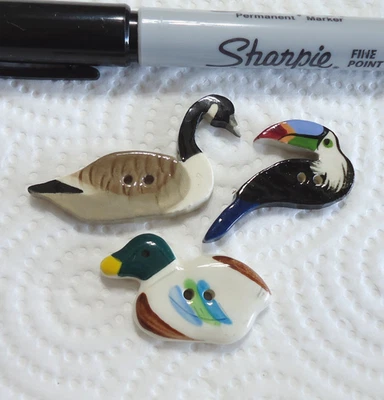 Lot of 3 Vintage Ceramic Realistic BIRD Buttons 1 3/8" to 1 9/16" - Image 1 of 4