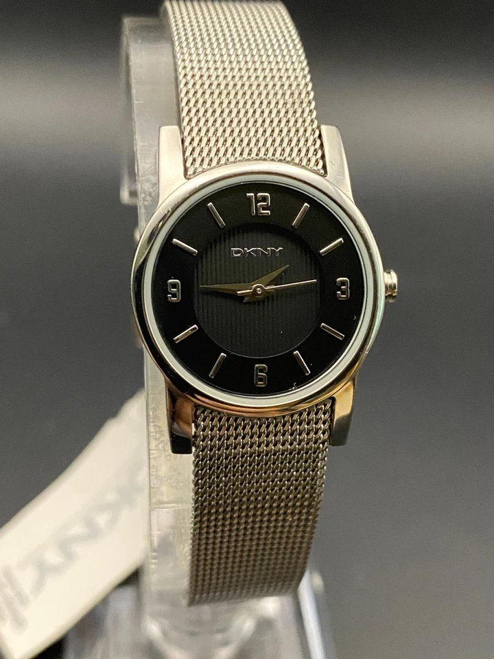 Reloj de 22 mm resistente al agua con correa ajustable de malla de acero inoxidable de 22 ATM para dama Foto 1 de 4