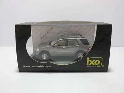 1/43 ixo el Mercedes-Benz Classe M ML500 auto pressofusa argento - Immagine 1 di 3