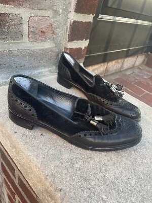 Mocasín Stuart Weitzman cuero negro borlas de terciopelo en relieve 6 Foto 1 de 4