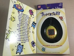 Nuevo Bandai Original TamaGotchi Amarillo y Naranja 1996 - 1997 Inglés - Imagen 1 de 7