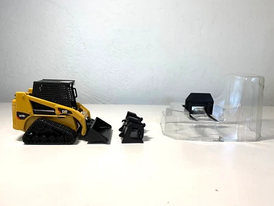 RARE CAT 1:32 247B3 MULTI TERRAIN LOADER WITH WORK TOOLS CAT-55269 - Image 1 of 4