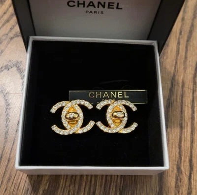 Pendientes 100% Auténticos CHANEL 90’s Logo CC Cristal Tono Dorado Foto 1 de 4