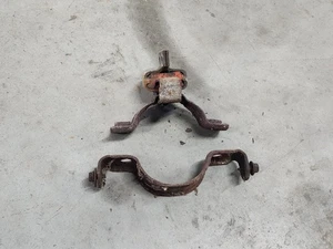 85 Corvette CENTER EXHAUST HANGER BRACKET Holder 84 tpi GM 14047734 #2 - Picture 1 of 3