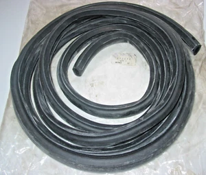 P6 ROVER NOS BOOT LID RUBBER SEAL GENUINE ORIGINAL  370072 ROVER PART - Picture 1 of 4