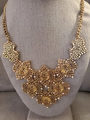 Collar babero filigrana tono dorado pieza llamativa moderna Foto 1 de 4