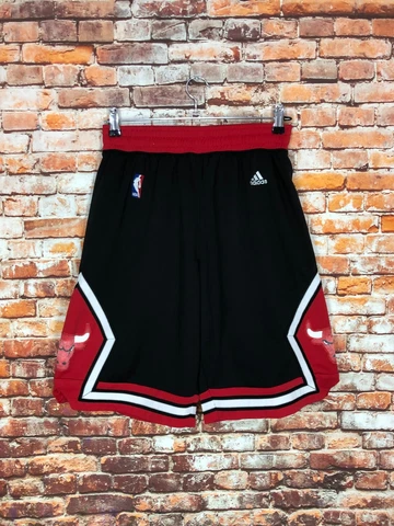 Vintage Adidas NBA Chicago Bulls Men's Basketball Shorts Size S Cover