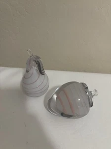 Pisapapeles vintage de vidrio artístico rosa y blanco remolinado pera y fresa - Imagen 1 de 4