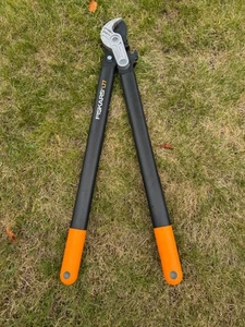 Fiskars Power Gear Fiber Comp Bypass Lopper Medium L77 Hook Head - Picture 1 of 2