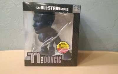 Figura de acción Mavericks 2020 NBA SmALL-STARS Minis Luka Doncic Dark Blue Chase Foto 1 de 4