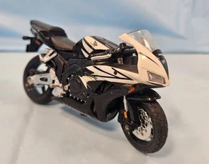 Maisto Honda CBR 1000 RR 1/12 Diecast Motorcycle - Picture 1 of 3